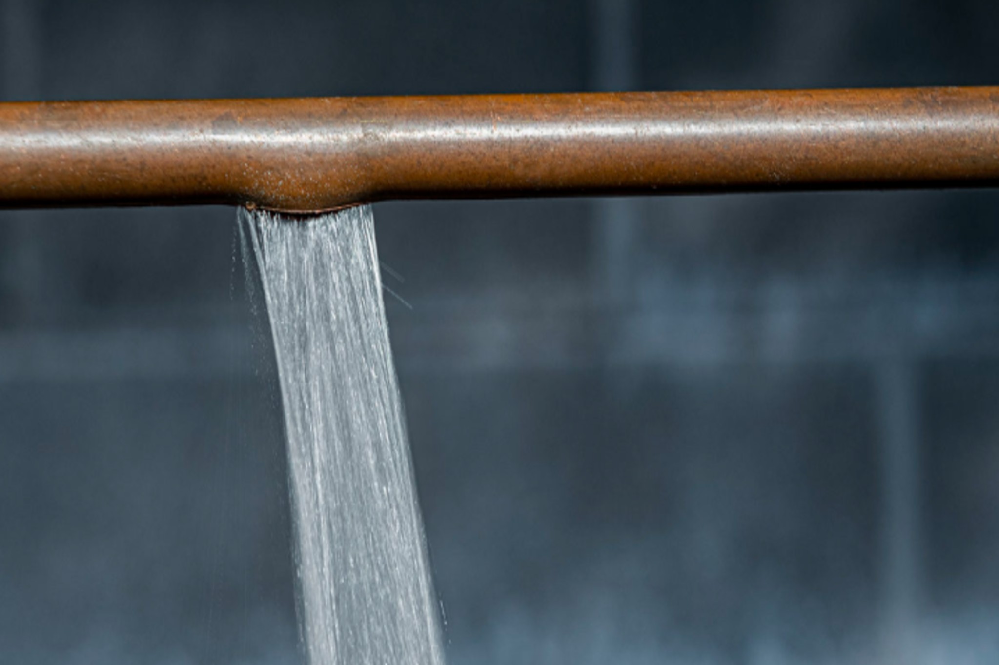 Why does pipe burst in winters